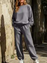 long-sleeved round-neck sweatshirt suit